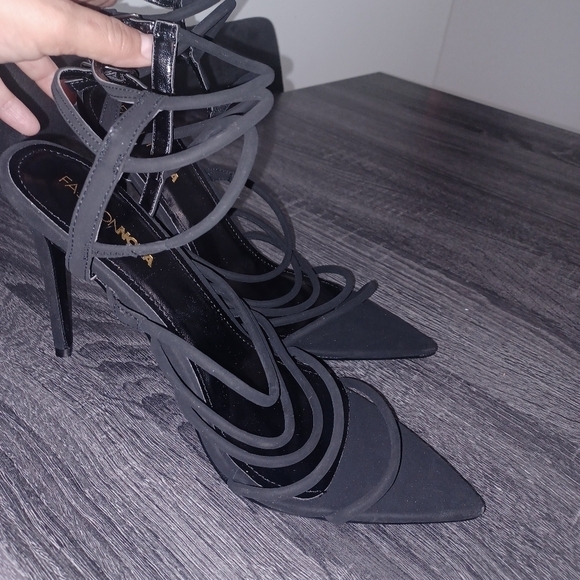 Fashion Nova- Black Strappy Heels - W Sz 11 M - Picture 11 of 13